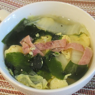 白菜とワカメのたまごスープ